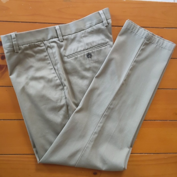 Haggar Other - Haggar Easy Stretch Khaki Pants, Slim Fit

32x29